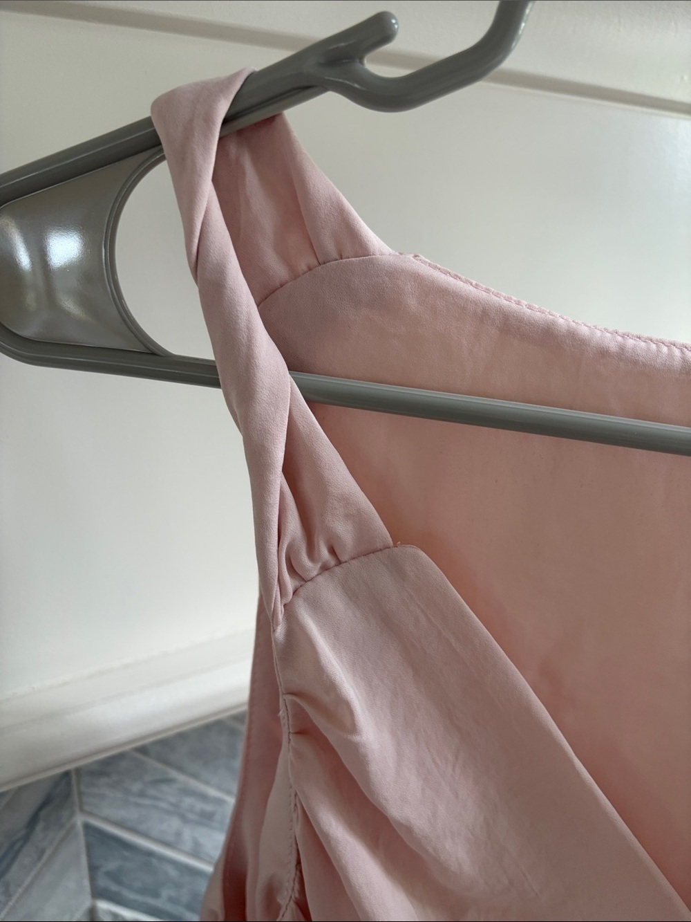 Evereve | Hearloom Pink Satin Tank Size Small NWT - Picture 4 of 8